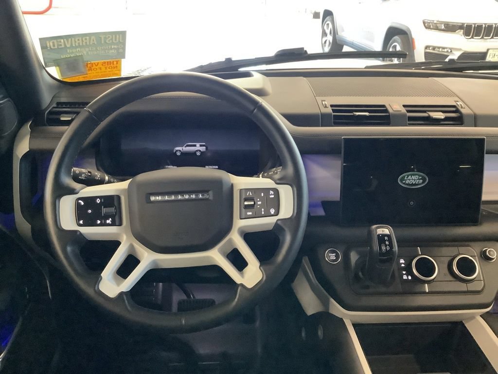 Used 2025 Land Rover Defender 130 X-Dynamic SE AWD/4WD image 11