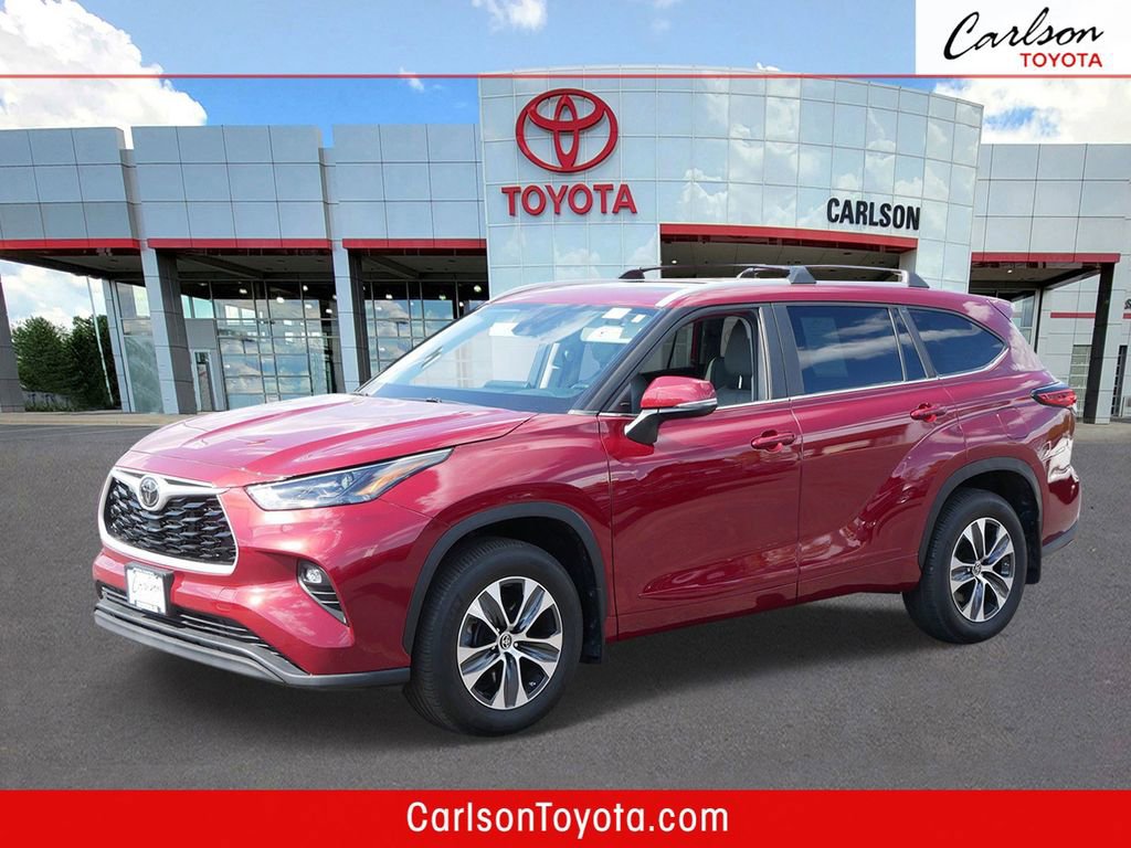 Used 2023 Toyota Highlander XLE AWD/4WD image 1