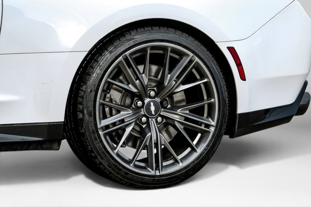 Used 2018 Chevrolet Camaro ZL1 RWD image 25