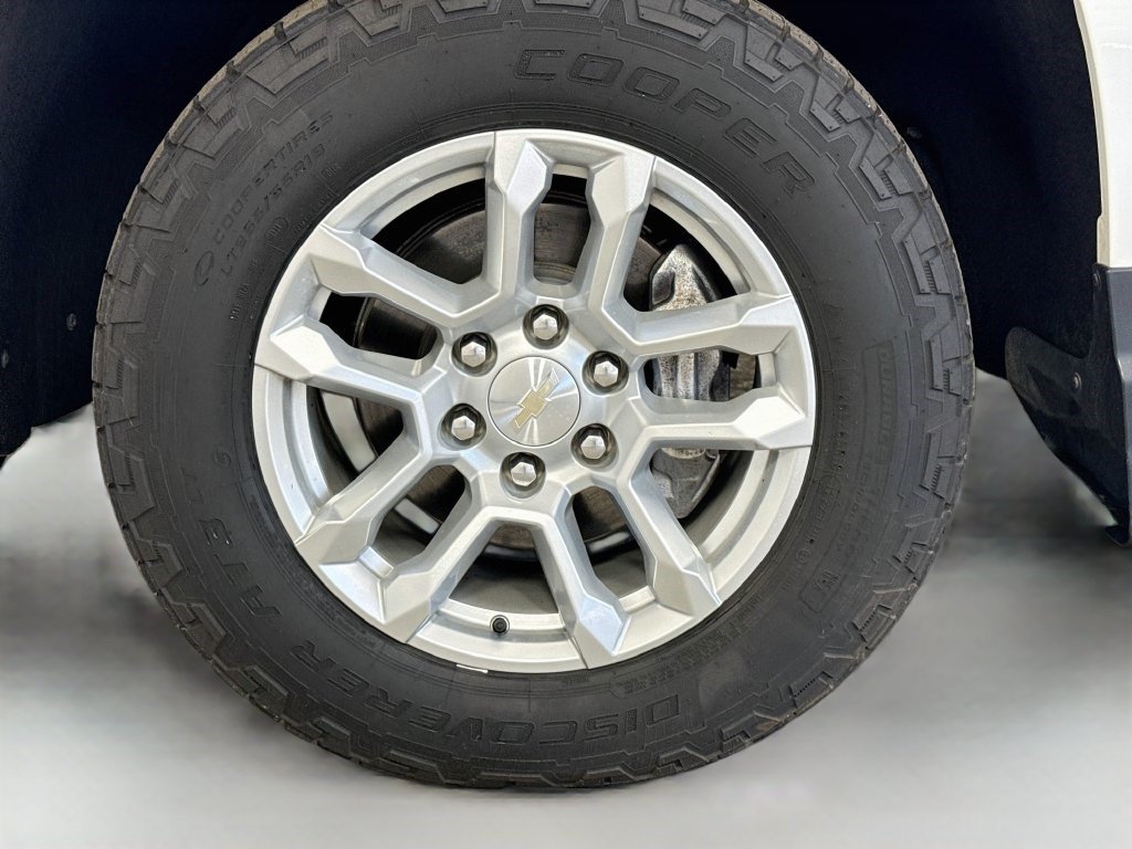 Used 2023 Chevrolet Silverado 1500 LT w/ Z71 Off-Road Package AWD/4WD image 36