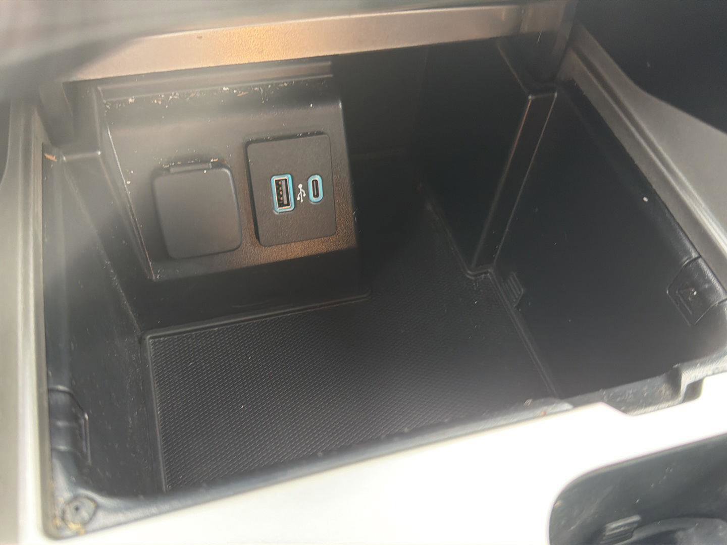 Used 2020 Ford Explorer XLT w/ Equipment Group 202A image 27