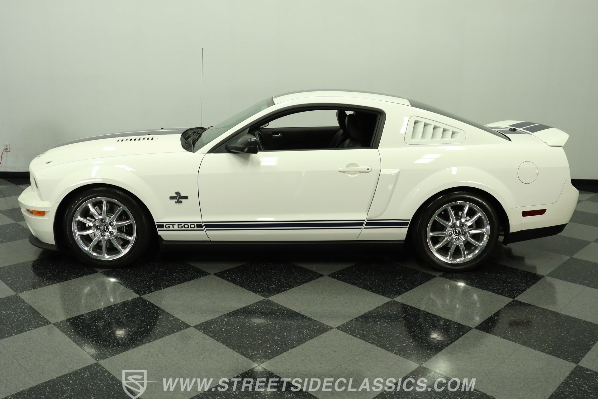 Used 2007 Ford Mustang Shelby GT500 RWD image 2