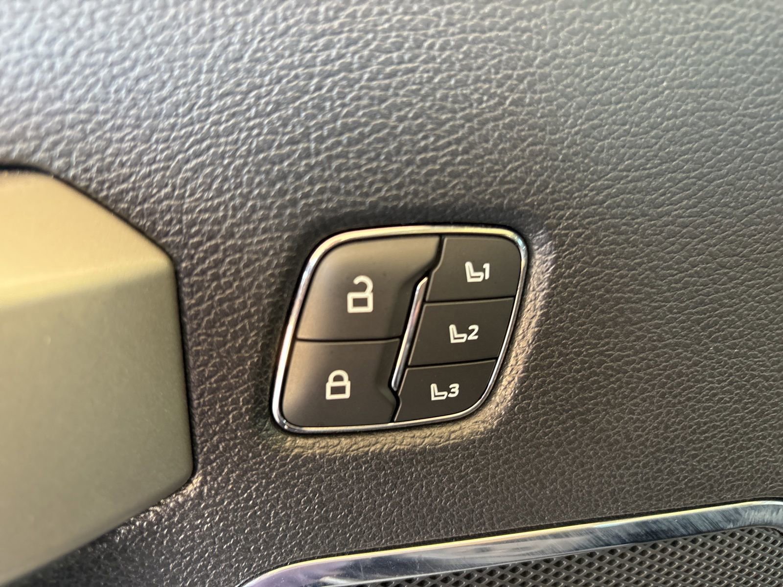 Used 2021 Ford F250 Lariat image 14