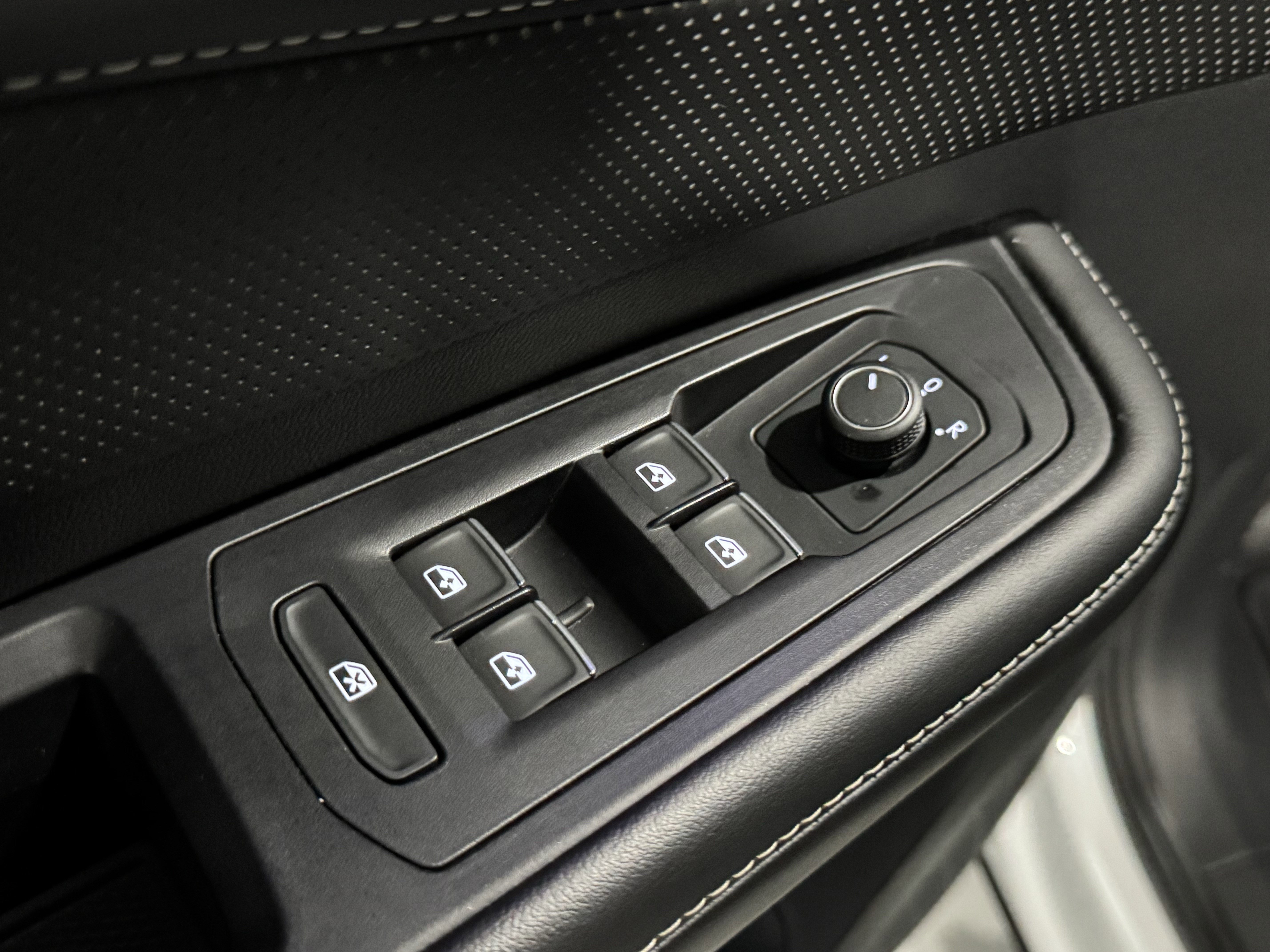 Used 2024 Volkswagen Atlas Cross Sport SEL R-Line image 24