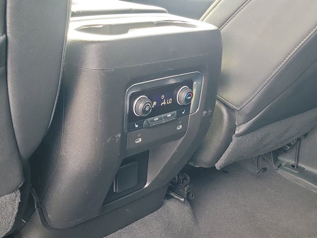 Used 2023 Chevrolet Suburban Premier image 19