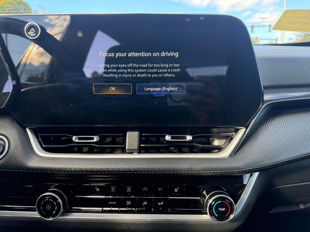 Used 2026 Chevrolet Equinox LT AWD/4WD image 14