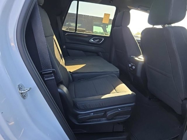 Used 2023 GMC Yukon SLE w/ Gmc Pro Safety Plus Package AWD/4WD image 16