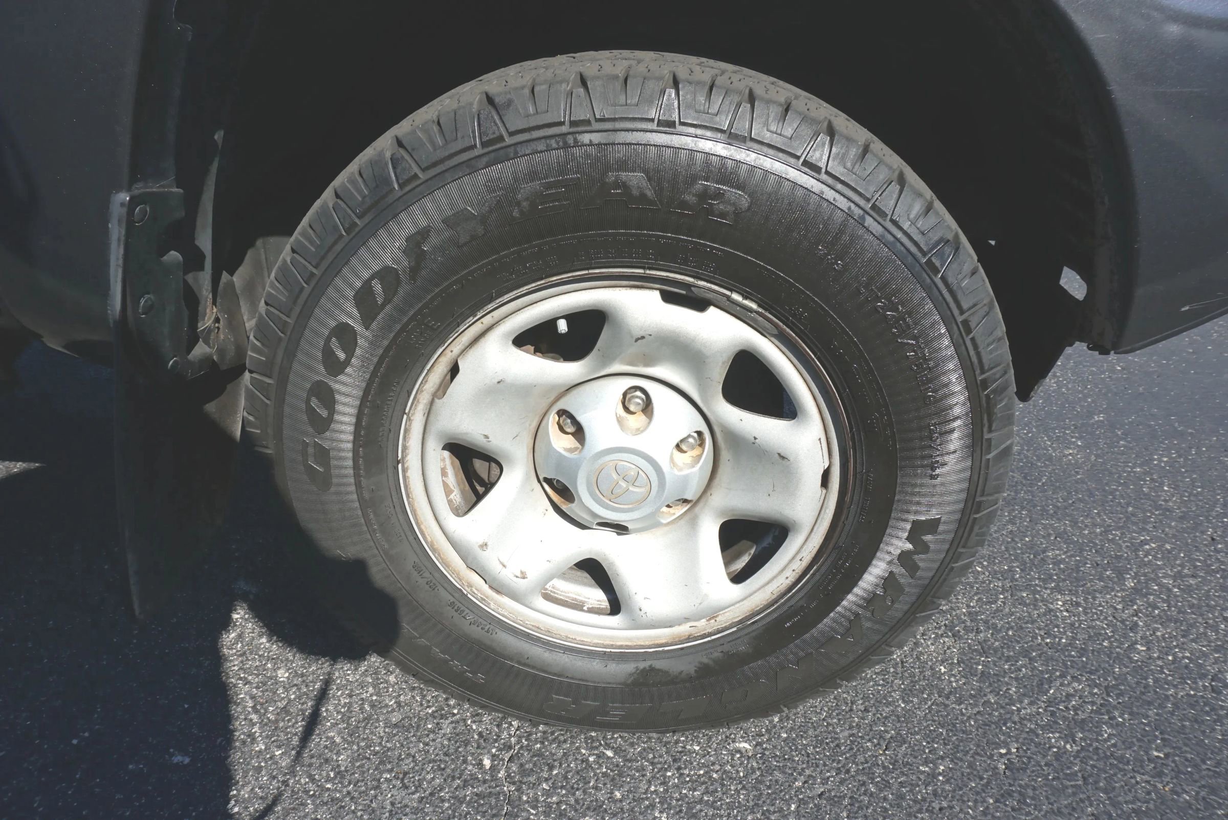 Used 2014 Toyota Tacoma PreRunner w/ SR5 Package RWD image 31