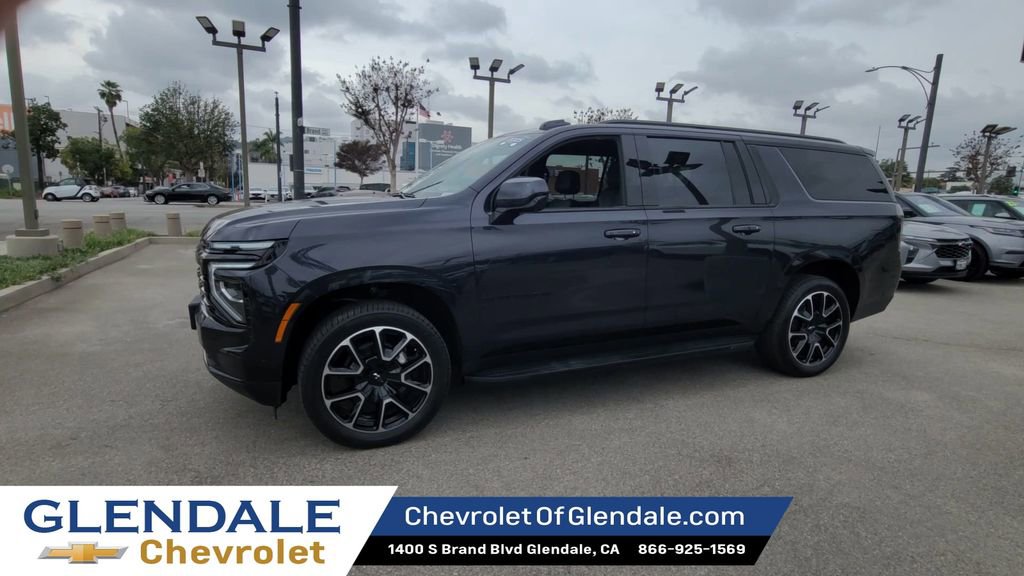 Certified 2025 Chevrolet Suburban RST image 4