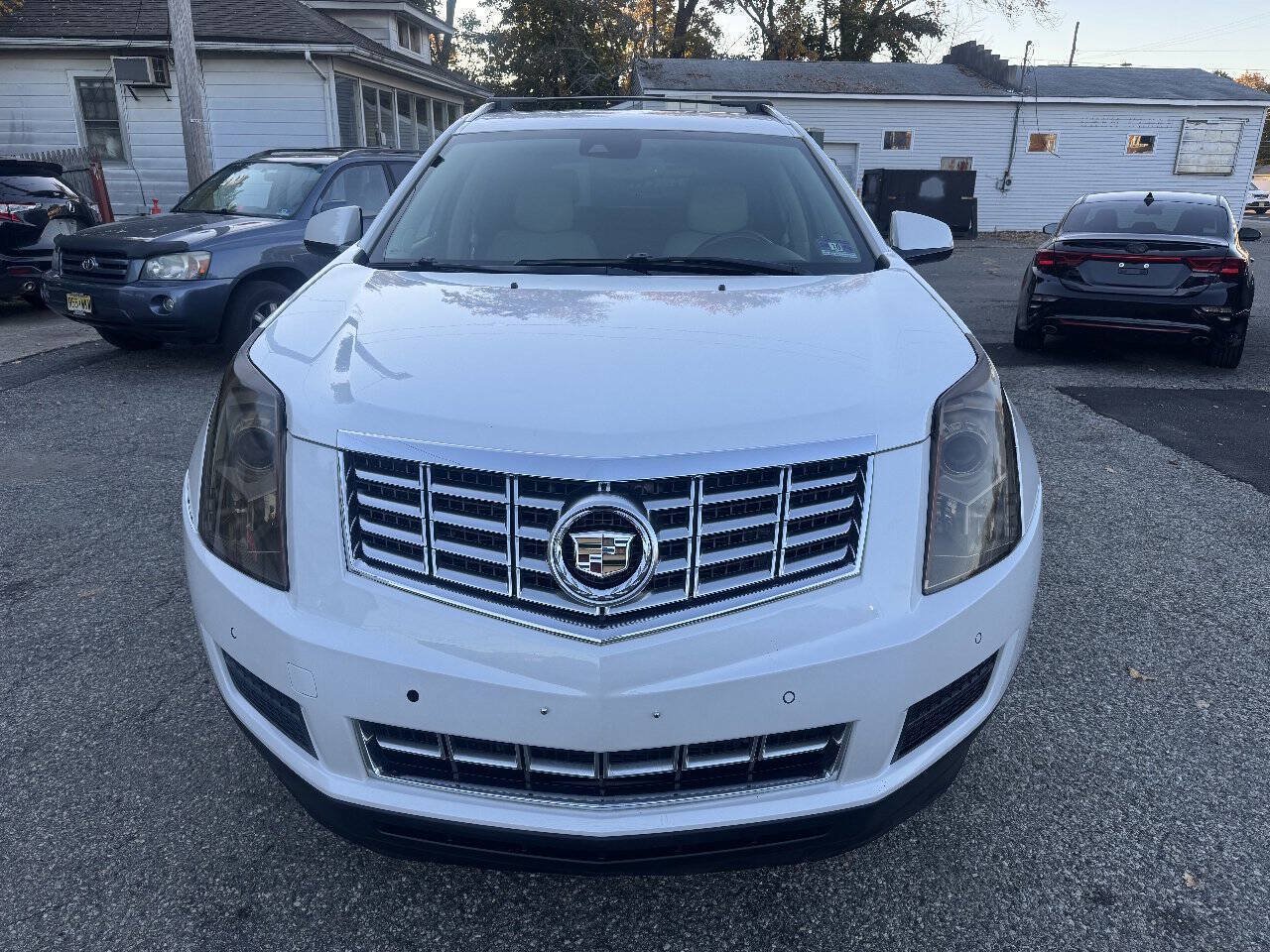 Used 2015 Cadillac SRX Luxury w/ Driver Awareness Package FWD image 2