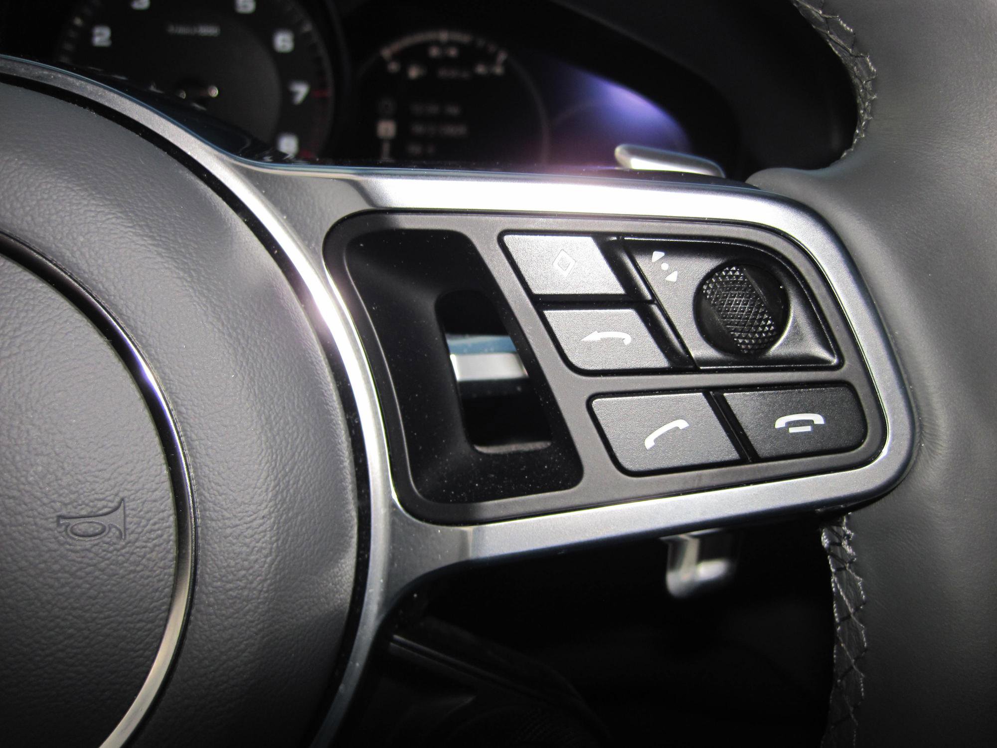 Used 2023 Porsche Cayenne Coupe image 16