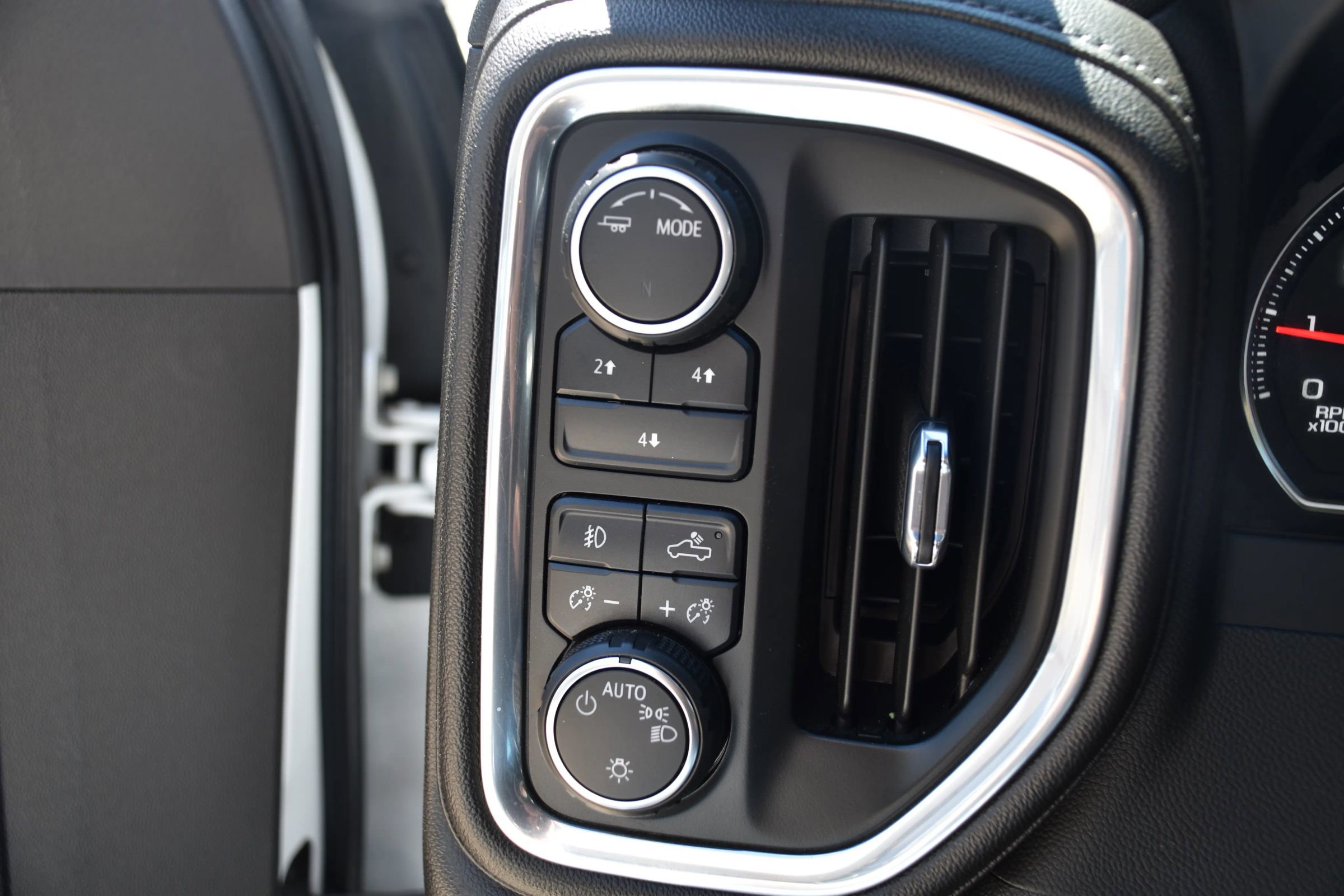 Used 2022 Chevrolet Silverado 3500 LT w/ Convenience Package image 18