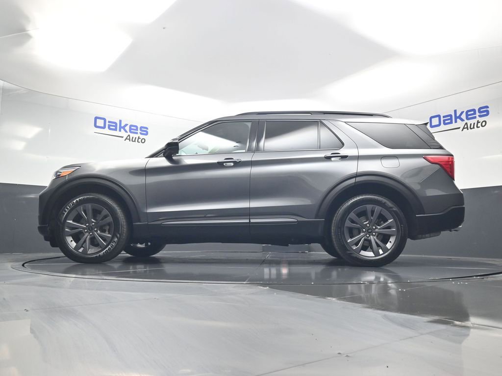 Used 2023 Ford Explorer XLT w/ Equipment Group 202A AWD/4WD image 44