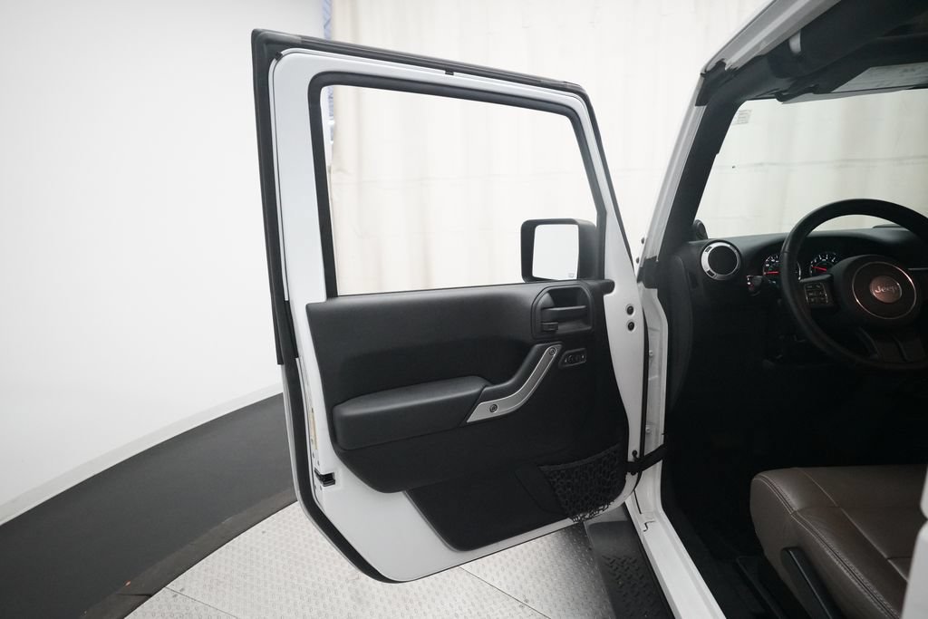 Used 2012 Jeep Wrangler Sahara w/ Connectivity Group AWD/4WD image 26