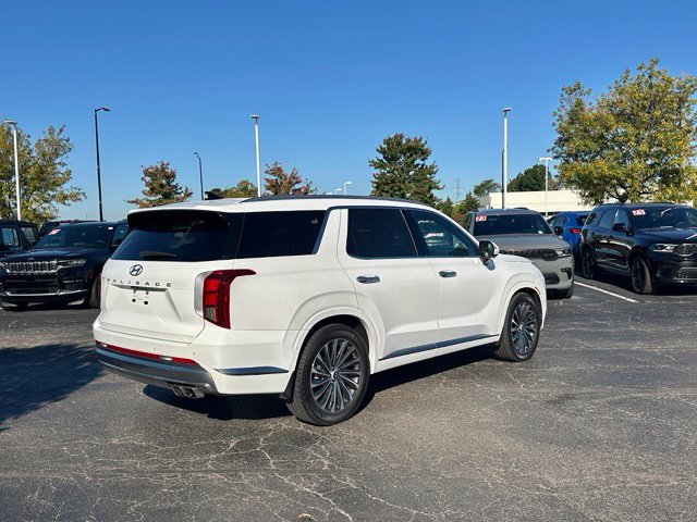 Used 2023 Hyundai Palisade Calligraphy w/ Winter Package FWD image 11