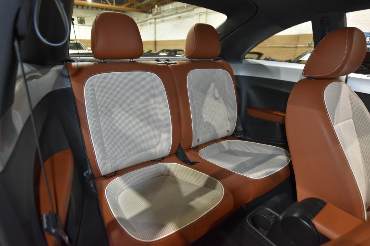 Used 2015 Volkswagen Beetle 1.8T Classic FWD image 31