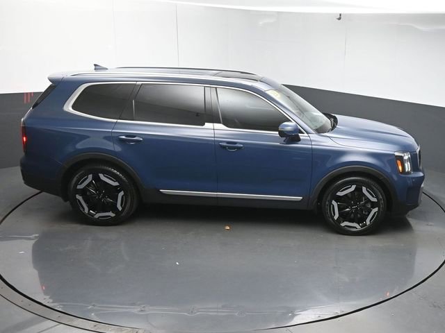 Used 2023 Kia Telluride EX image 51