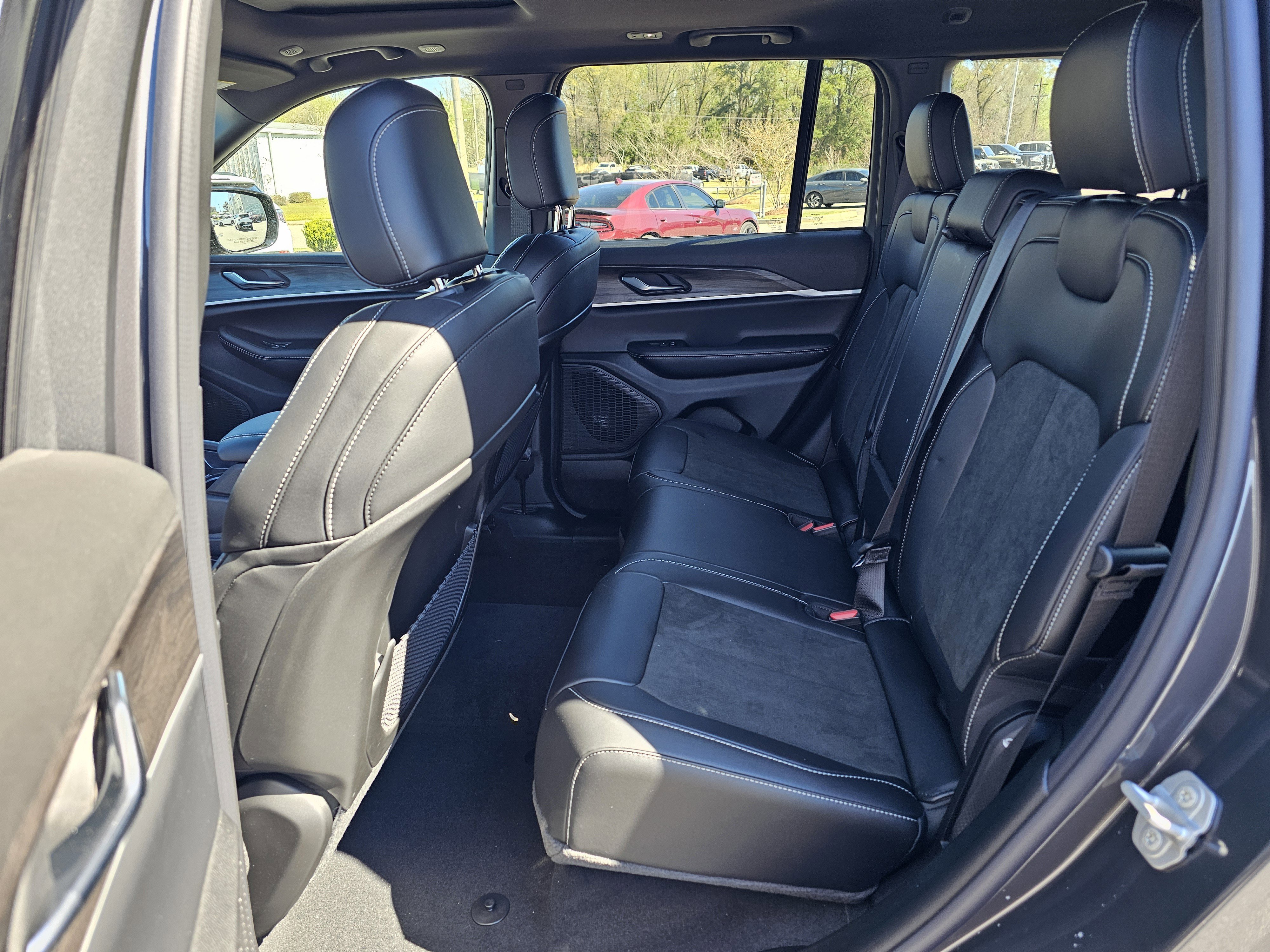 New 2026 Jeep Grand Cherokee Altitude image 33