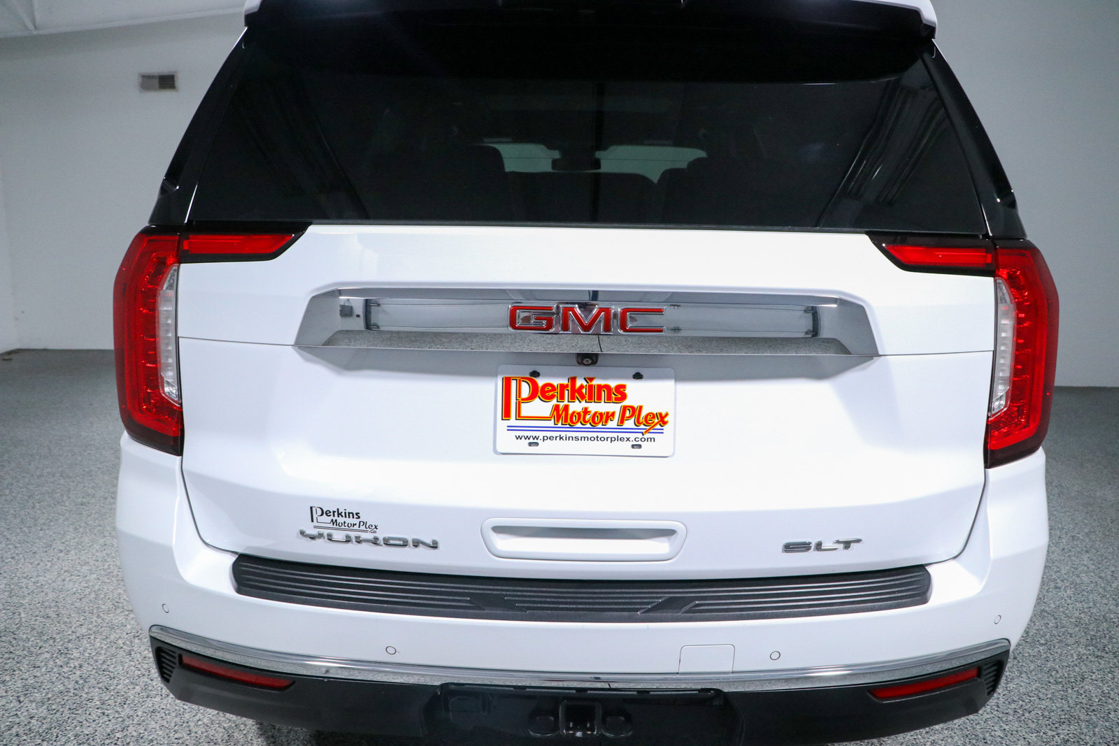 Used 2023 GMC Yukon SLT w/ SLT Luxury Package RWD image 8