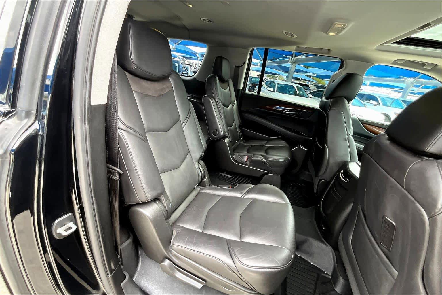 Used 2020 Cadillac Escalade ESV Luxury w/ Escalade Sport Edition AWD/4WD image 20