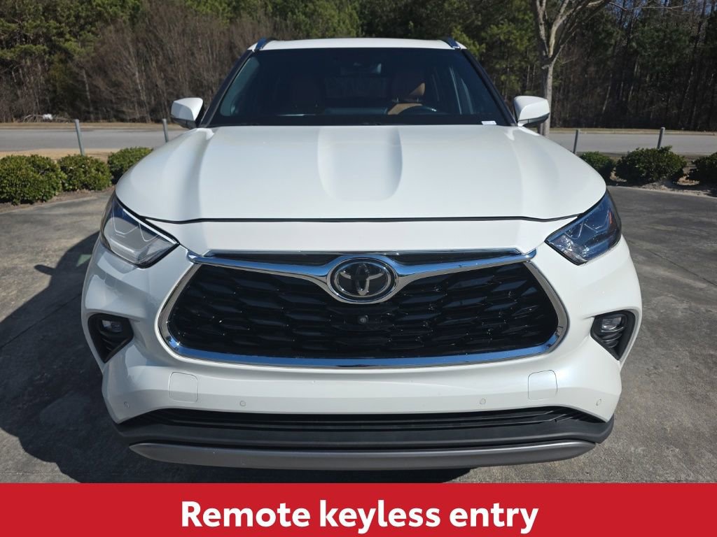 Used 2020 Toyota Highlander Platinum image 11