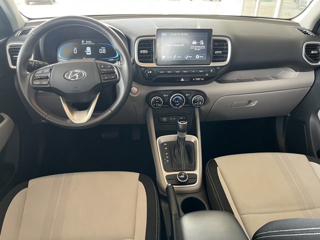 Used 2025 Hyundai Venue SEL image 11