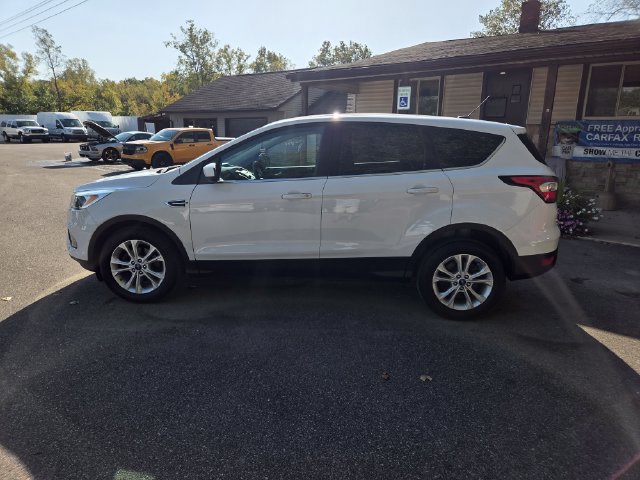 Used 2017 Ford Escape SE FWD image 2