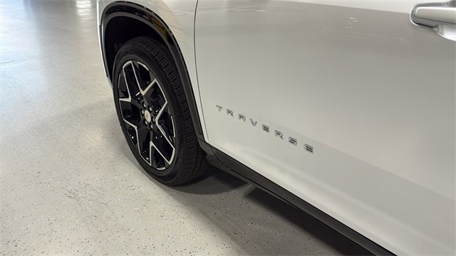 Used 2025 Chevrolet Traverse High Country image 16