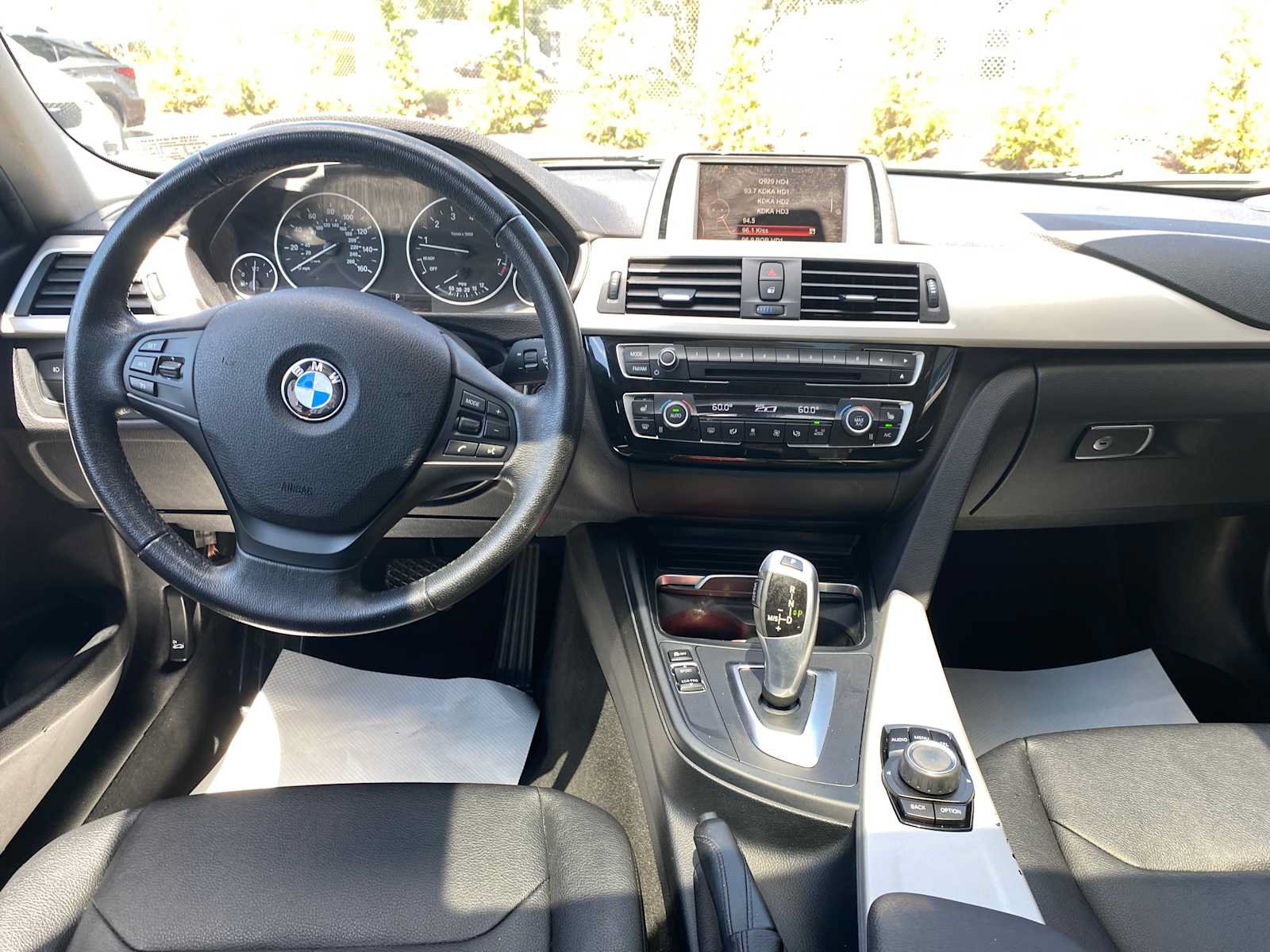 Used 2017 BMW 320i xDrive Sedan AWD/4WD image 7