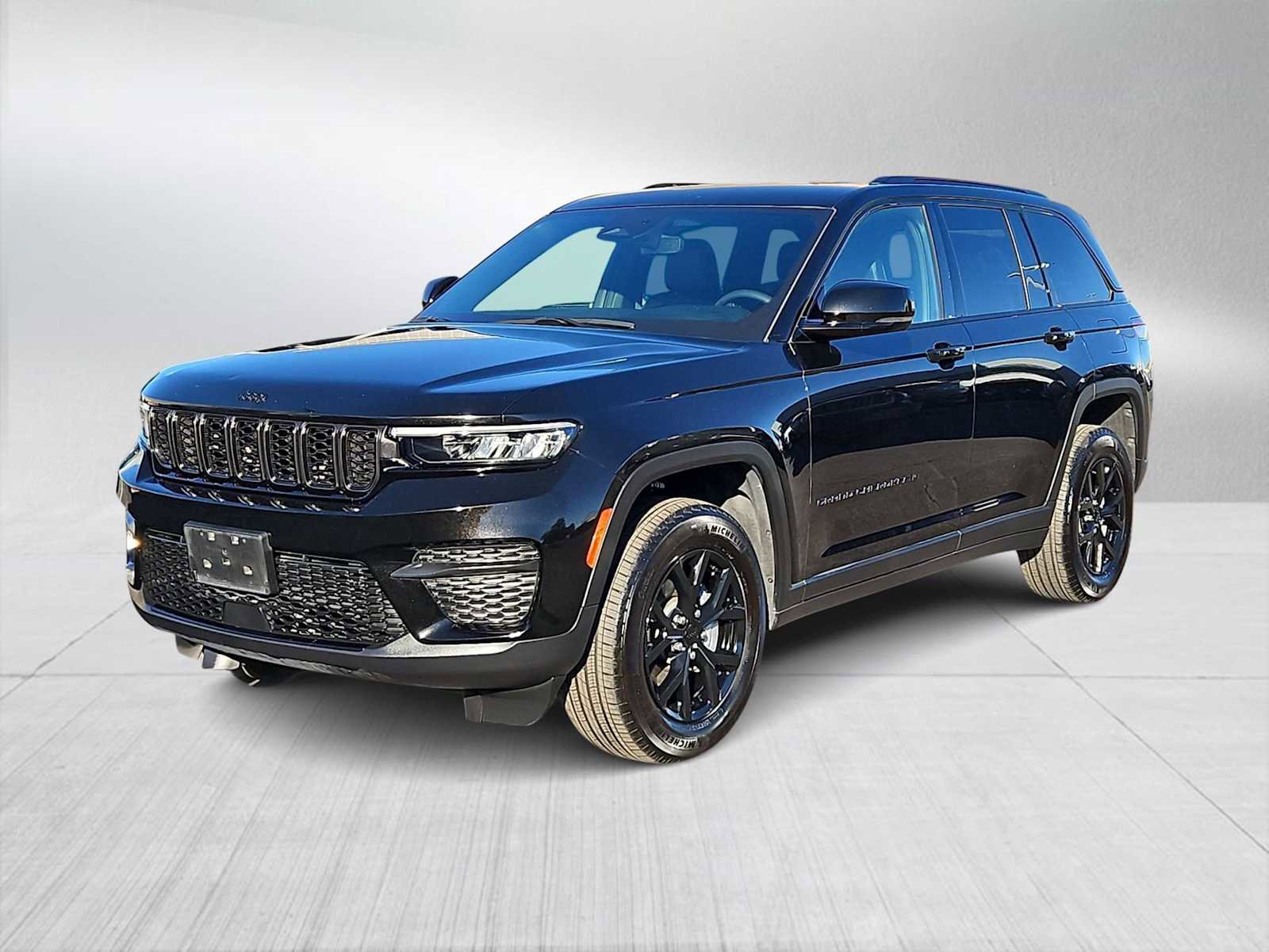 Used 2024 Jeep Grand Cherokee Altitude image 4