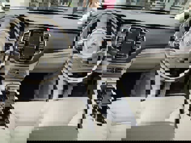 Used 2023 Volvo XC90 B6 Plus w/ Protection Package Premier image 4