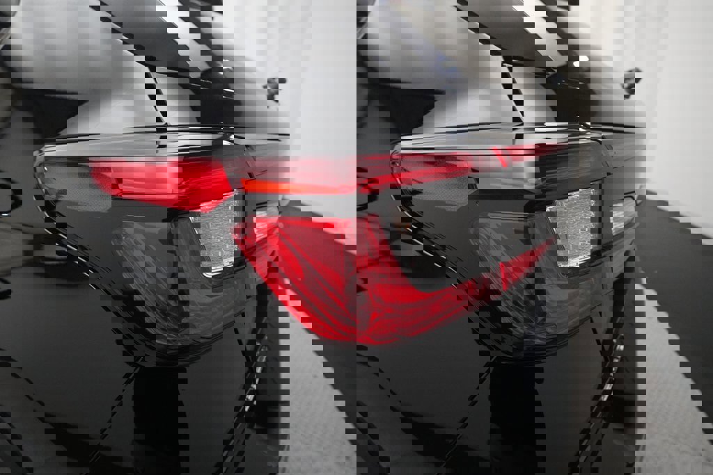 Used 2024 Subaru Crosstrek 2.5i Limited w/ Crosstrek Mirror Package image 32