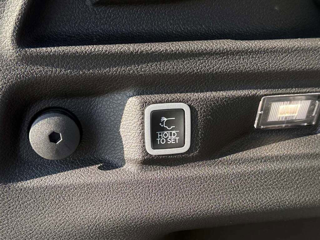 New 2025 Jeep Grand Cherokee L Limited w/ Black Appearance Package image 27