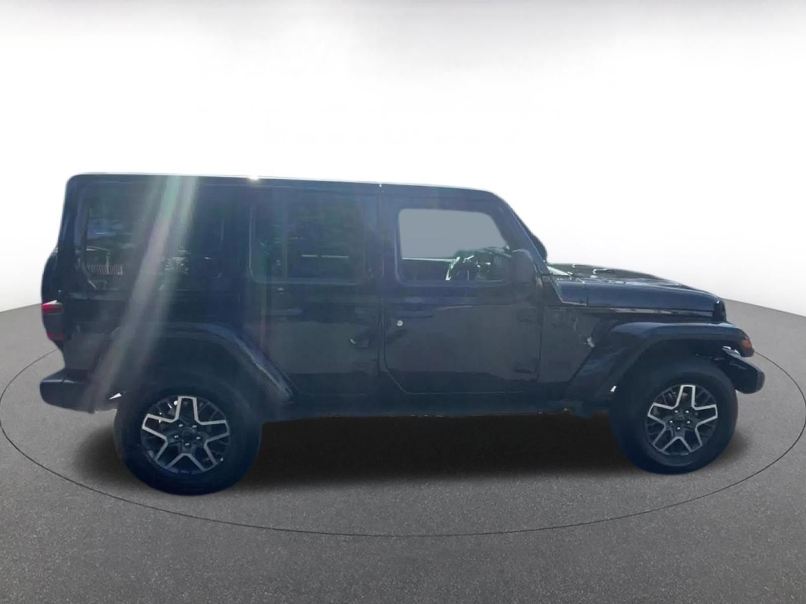 Used 2025 Jeep Wrangler Unlimited Sahara AWD/4WD image 16