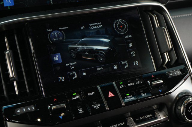 Used 2025 Lexus LX 700h F Sport image 52