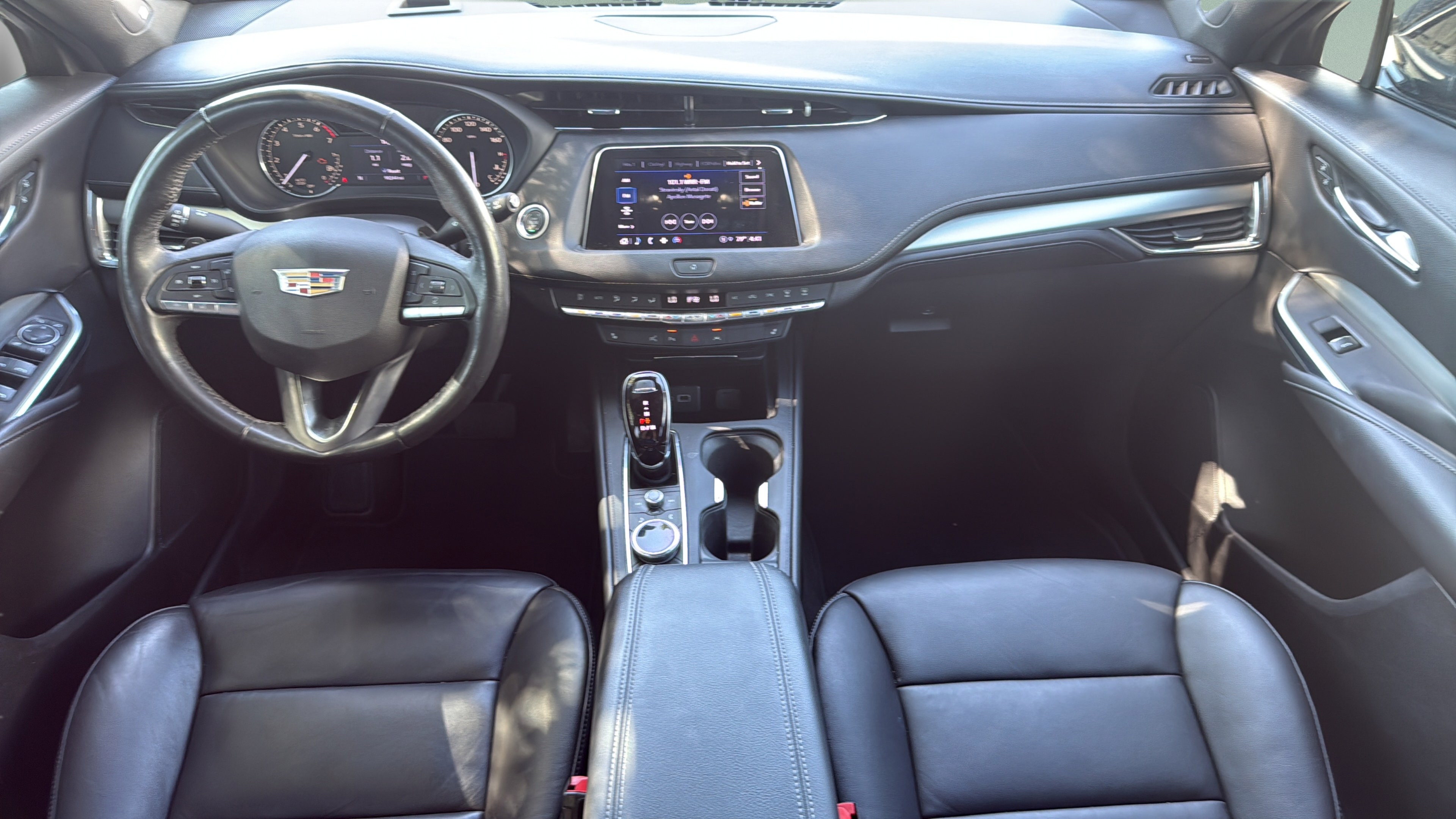 Used 2022 Cadillac XT4 Premium Luxury w/ Enhanced Visibility Package FWD image 16