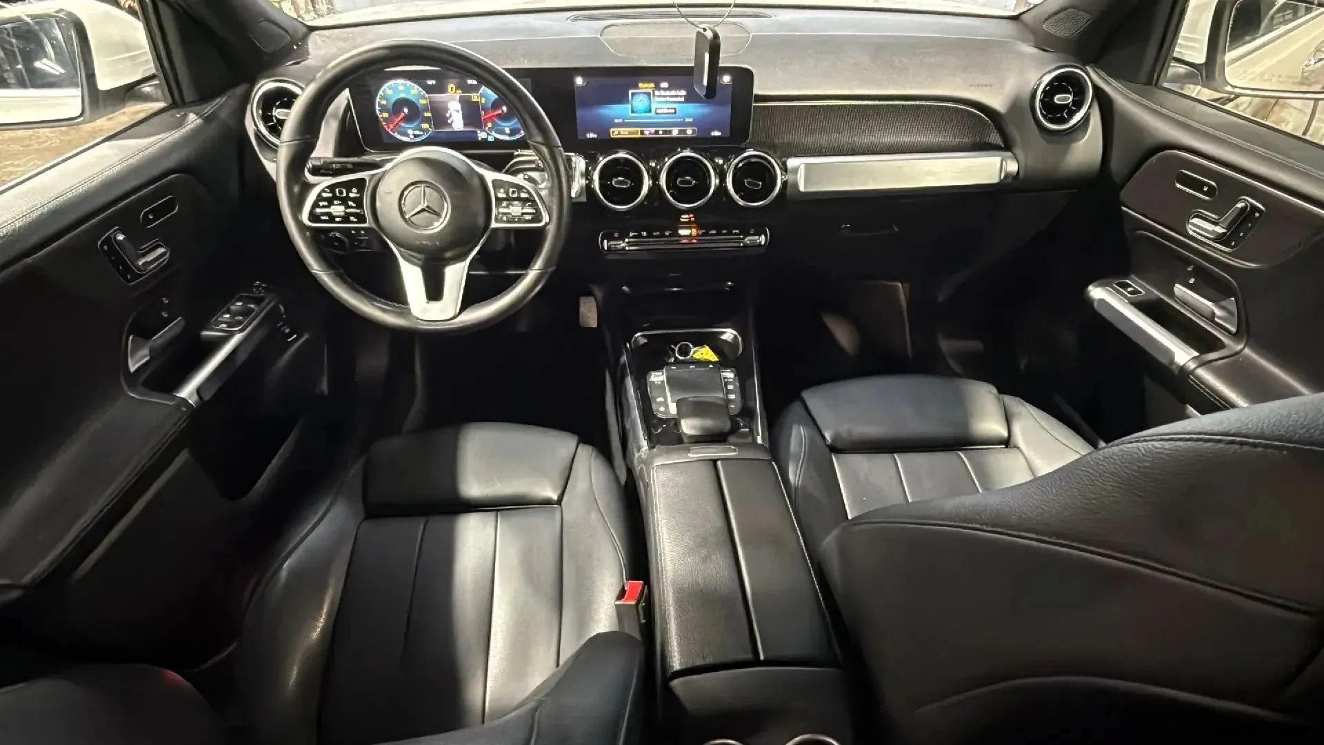 Used 2021 Mercedes-Benz GLB 250 4MATIC image 29