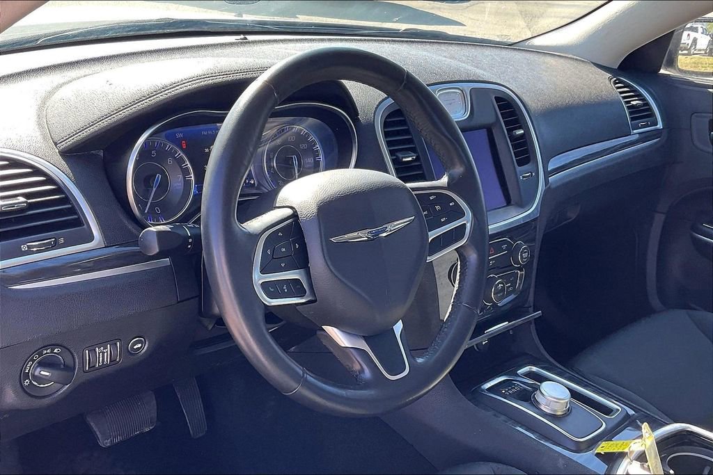 Used 2019 Chrysler 300 Touring w/ Sport Appearance Package image 9