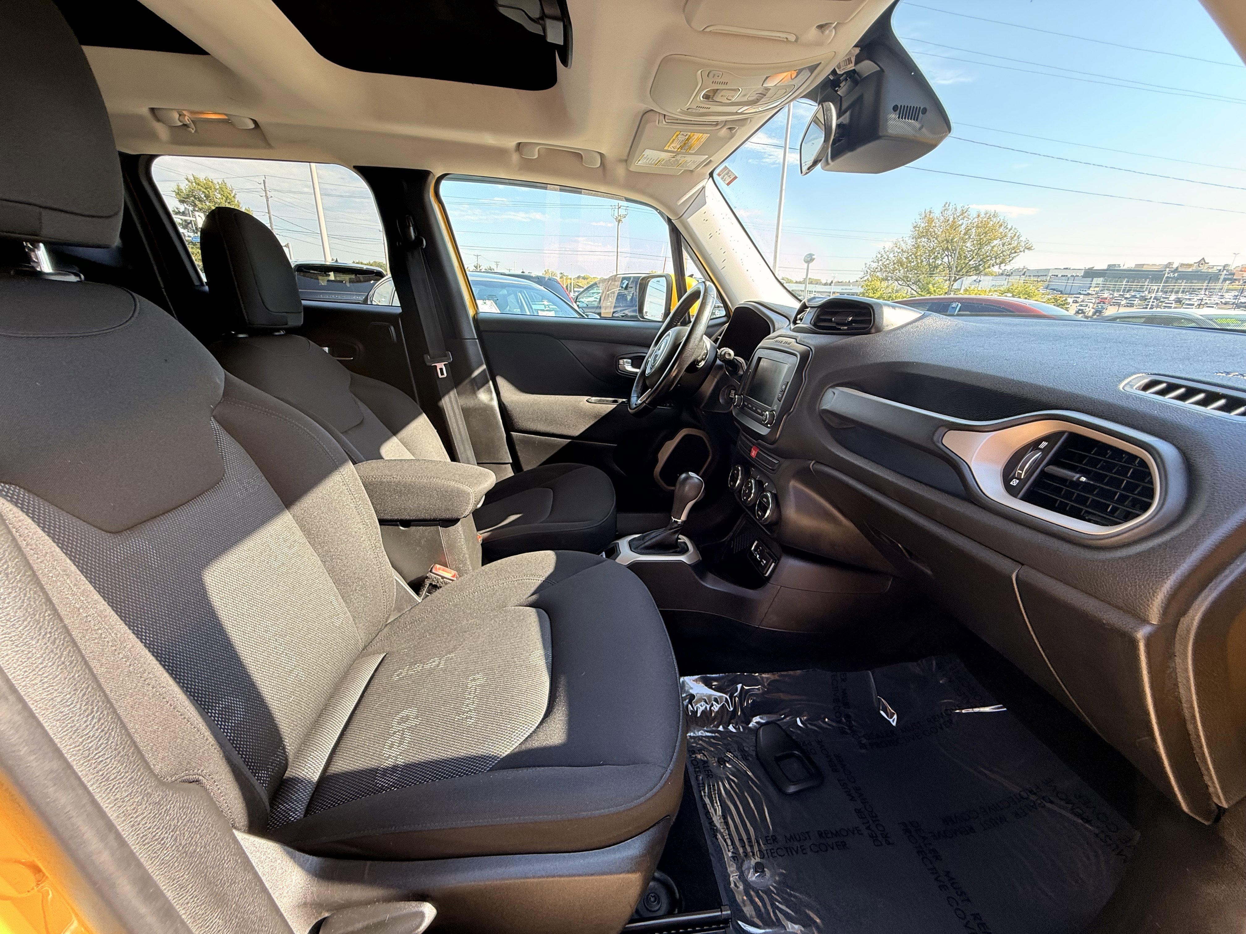 Used 2015 Jeep Renegade Latitude w/ Popular Equipment Group image 5