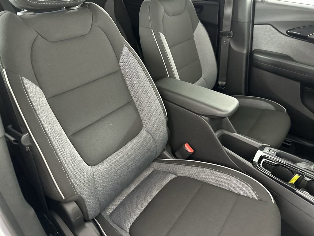 Used 2023 Chevrolet TrailBlazer LT FWD image 28