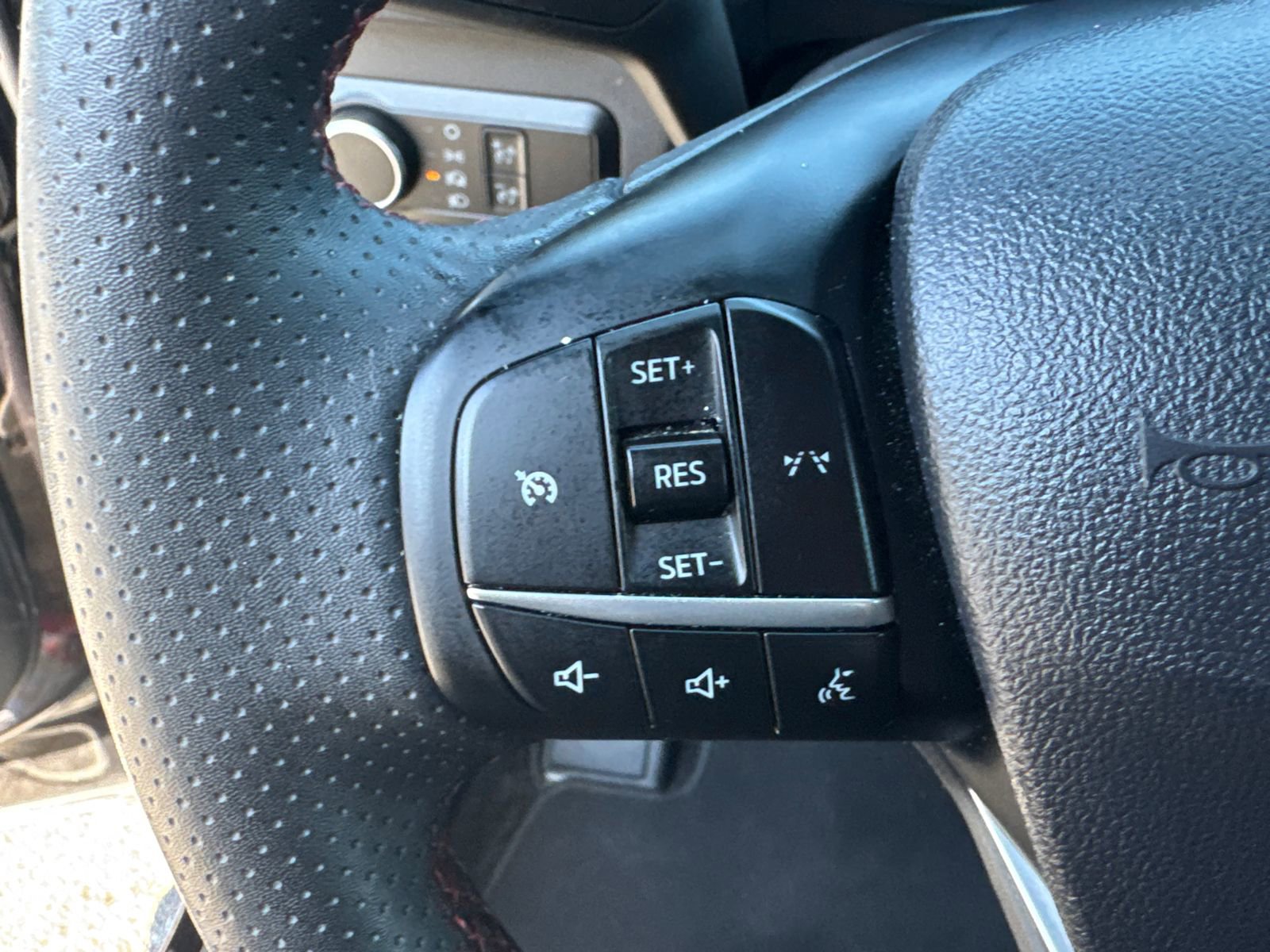 Used 2025 Ford Escape ST-Line FWD image 25