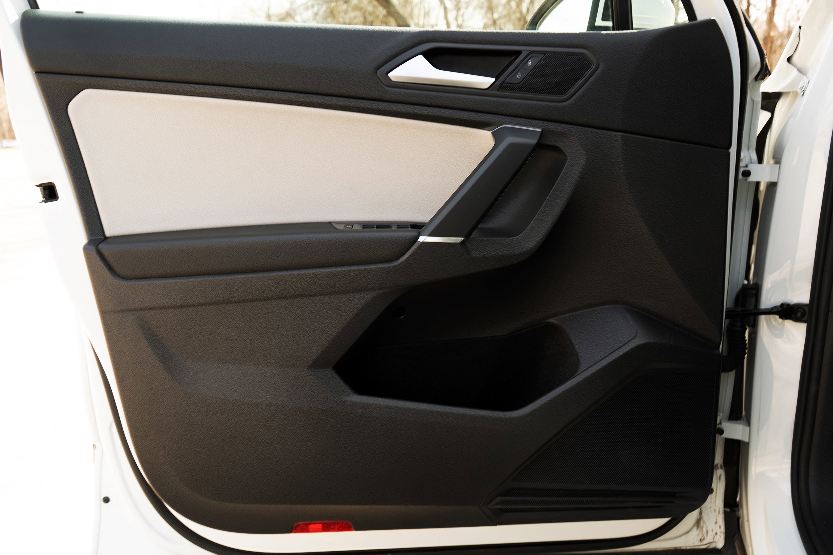 Used 2020 Volkswagen Tiguan SE w/ Panoramic Sunroof Package image 36