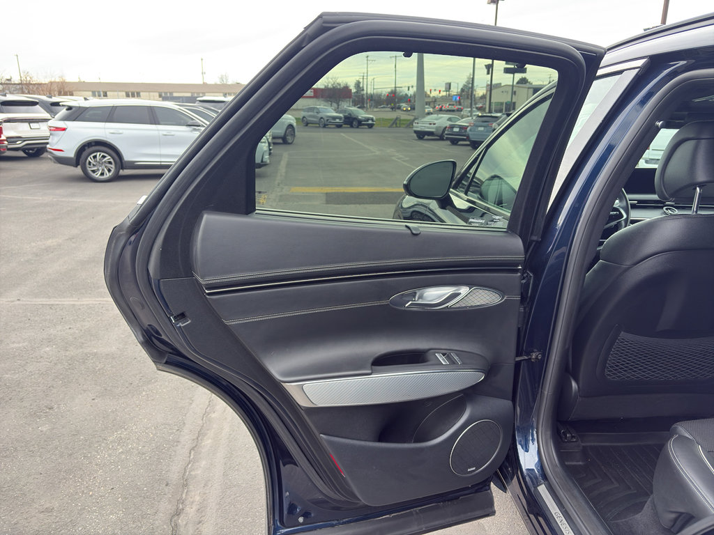 Used 2022 Genesis GV70 2.5T w/ Sport Prestige Package image 13