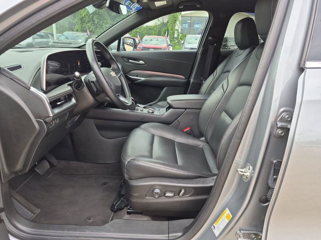 Used 2025 Cadillac XT4 Premium Luxury FWD image 11