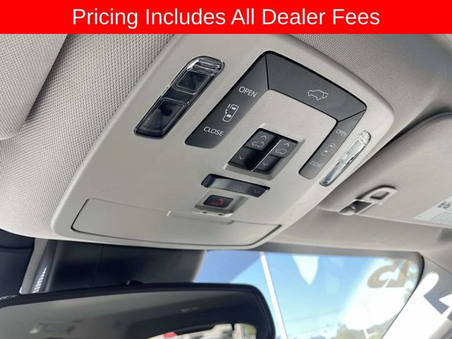 Used 2025 Toyota Sienna XLE FWD image 23