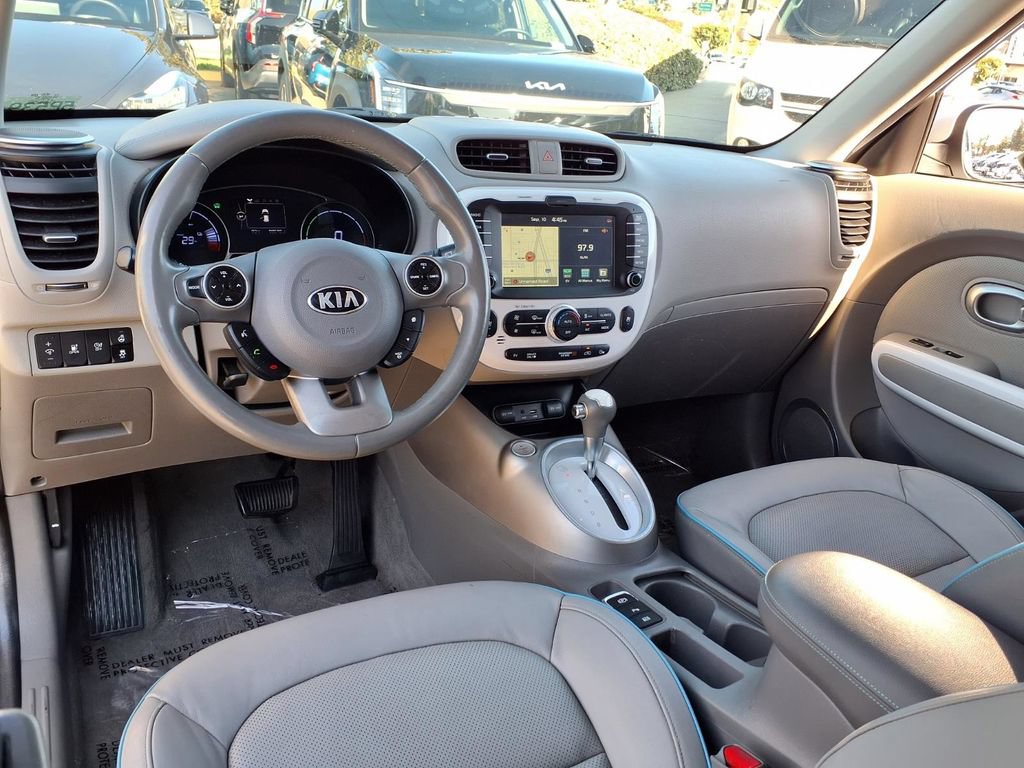 Used 2015 Kia Soul EV + FWD image 11