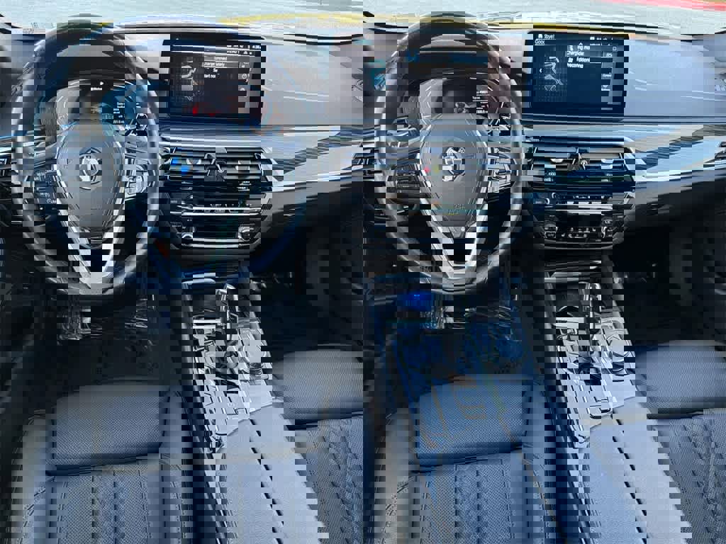 Used 2023 BMW 530e xDrive image 12