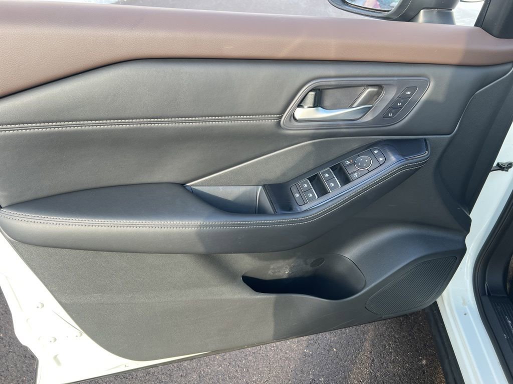 Certified 2023 Nissan Rogue SL w/ SL Premium Package image 7