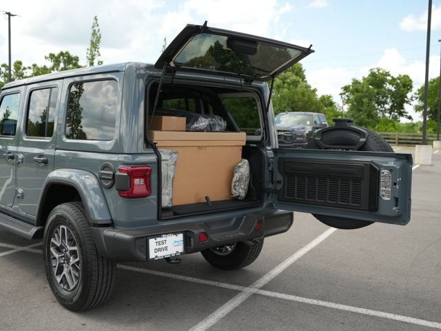 New 2026 Jeep Wrangler Unlimited Sahara AWD/4WD image 15