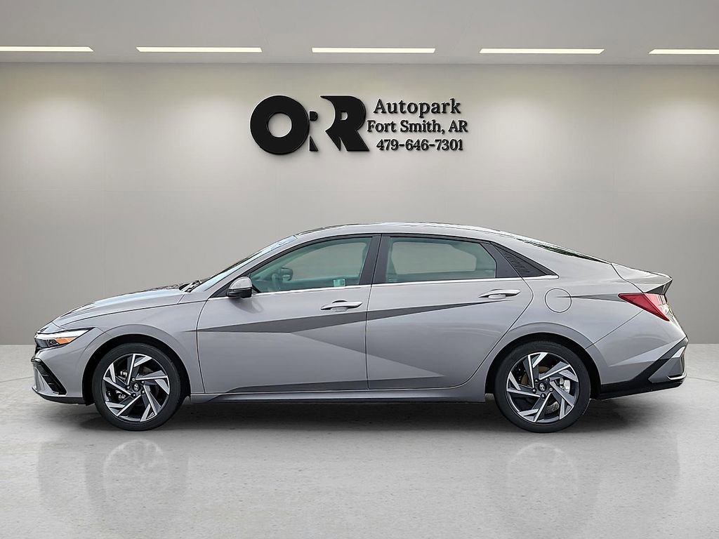 Used 2024 Hyundai Elantra Limited FWD image 3